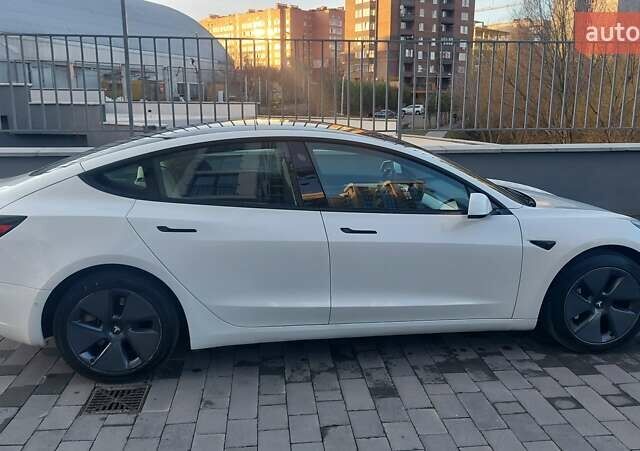 Білий Тесла Модель 3, об'ємом двигуна 0 л та пробігом 60 тис. км за 22600 $, фото 3 на Automoto.ua