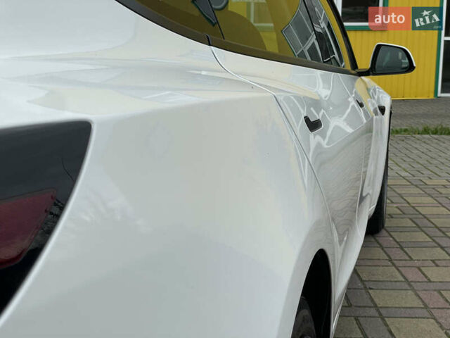 Белый Тесла Модель 3, объемом двигателя 0 л и пробегом 34 тыс. км за 18000 $, фото 50 на Automoto.ua