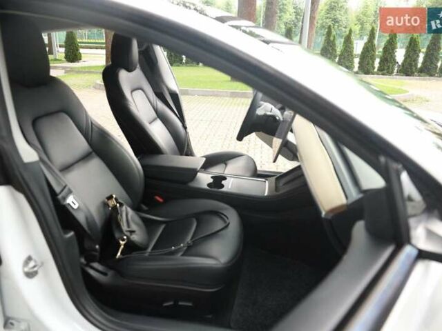 Белый Тесла Модель 3, объемом двигателя 0 л и пробегом 95 тыс. км за 18500 $, фото 19 на Automoto.ua