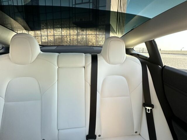 Білий Тесла Модель 3, об'ємом двигуна 0 л та пробігом 71 тис. км за 23600 $, фото 20 на Automoto.ua