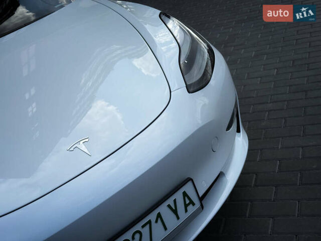 Белый Тесла Модель 3, объемом двигателя 0 л и пробегом 37 тыс. км за 19999 $, фото 143 на Automoto.ua