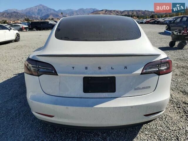 Білий Тесла Модель 3, об'ємом двигуна 0 л та пробігом 65 тис. км за 18000 $, фото 5 на Automoto.ua
