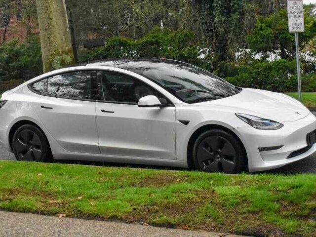 Білий Тесла Модель 3, об'ємом двигуна 0 л та пробігом 47 тис. км за 6600 $, фото 4 на Automoto.ua