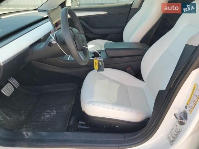 Белый Тесла Модель 3, объемом двигателя 0 л и пробегом 69 тыс. км за 5900 $, фото 6 на Automoto.ua