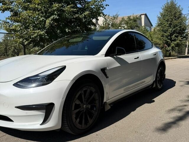 Белый Тесла Модель 3, объемом двигателя 0 л и пробегом 105 тыс. км за 18000 $, фото 1 на Automoto.ua