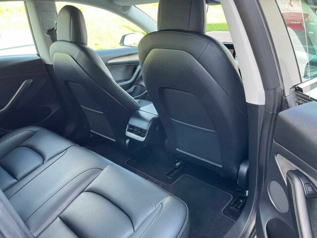 Белый Тесла Модель 3, объемом двигателя 0 л и пробегом 56 тыс. км за 12600 $, фото 4 на Automoto.ua