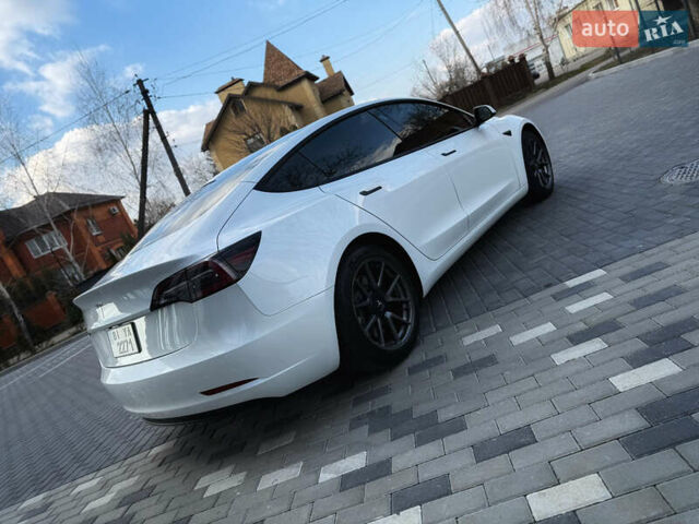 Белый Тесла Модель 3, объемом двигателя 0 л и пробегом 37 тыс. км за 19999 $, фото 139 на Automoto.ua