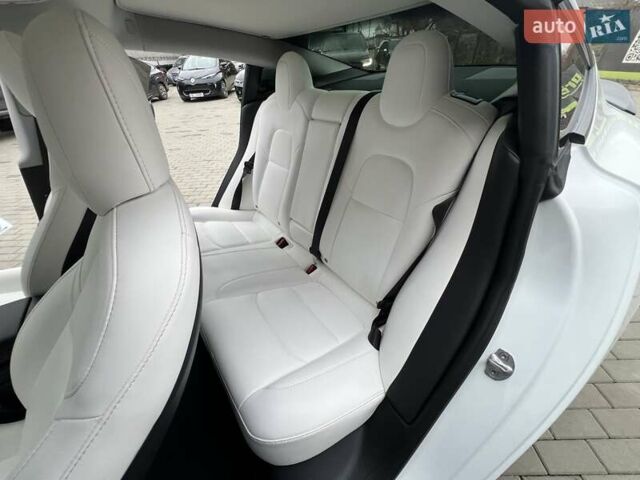 Белый Тесла Модель 3, объемом двигателя 0 л и пробегом 74 тыс. км за 21999 $, фото 10 на Automoto.ua