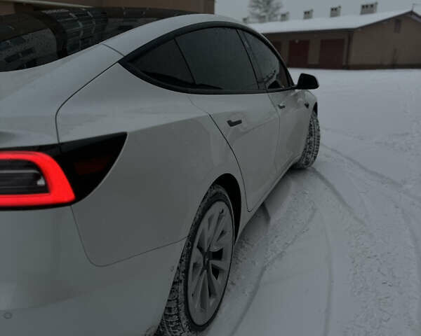 Білий Тесла Модель 3, об'ємом двигуна 0 л та пробігом 119 тис. км за 24999 $, фото 4 на Automoto.ua