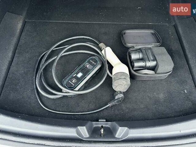 Белый Тесла Модель 3, объемом двигателя 0 л и пробегом 37 тыс. км за 17999 $, фото 43 на Automoto.ua