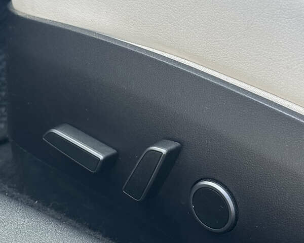 Білий Тесла Модель 3, об'ємом двигуна 0 л та пробігом 106 тис. км за 18900 $, фото 27 на Automoto.ua