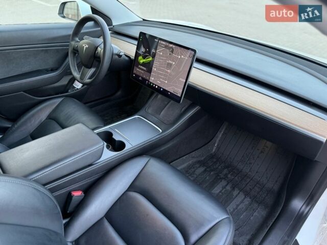 Белый Тесла Модель 3, объемом двигателя 0 л и пробегом 114 тыс. км за 20900 $, фото 36 на Automoto.ua