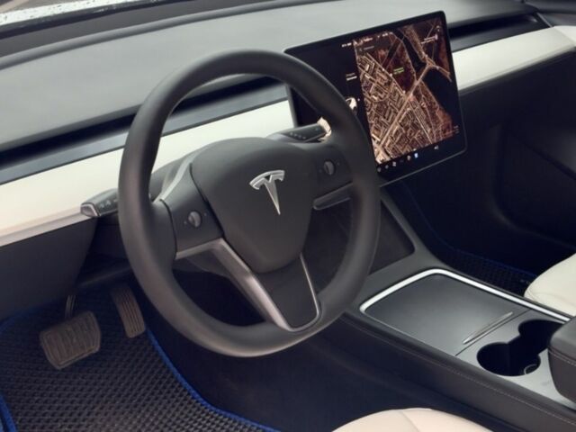 Білий Тесла Модель 3, об'ємом двигуна 0 л та пробігом 84 тис. км за 18950 $, фото 2 на Automoto.ua