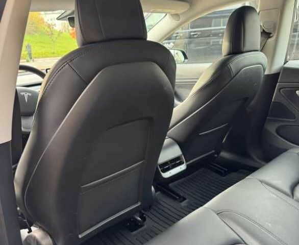 Белый Тесла Модель 3, объемом двигателя 0 л и пробегом 77 тыс. км за 11500 $, фото 13 на Automoto.ua