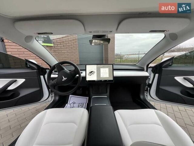 Белый Тесла Модель 3, объемом двигателя 0 л и пробегом 74 тыс. км за 21999 $, фото 11 на Automoto.ua