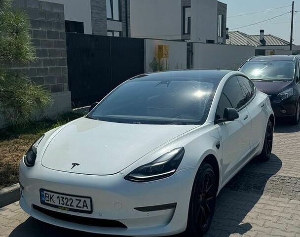 Білий Тесла Модель 3, об'ємом двигуна 0 л та пробігом 106 тис. км за 15900 $, фото 2 на Automoto.ua