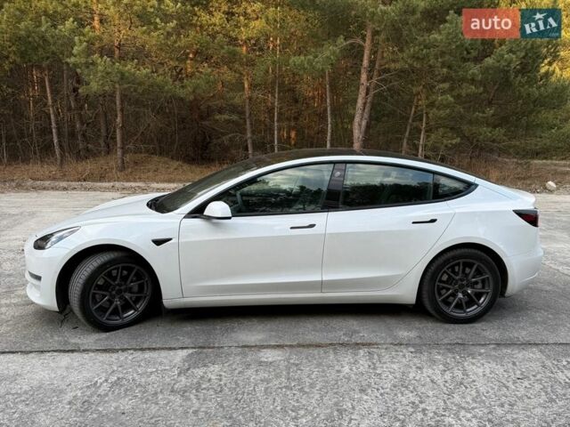 Белый Тесла Модель 3, объемом двигателя 0 л и пробегом 46 тыс. км за 20000 $, фото 2 на Automoto.ua
