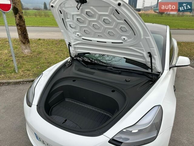 Білий Тесла Модель 3, об'ємом двигуна 0 л та пробігом 100 тис. км за 21000 $, фото 13 на Automoto.ua