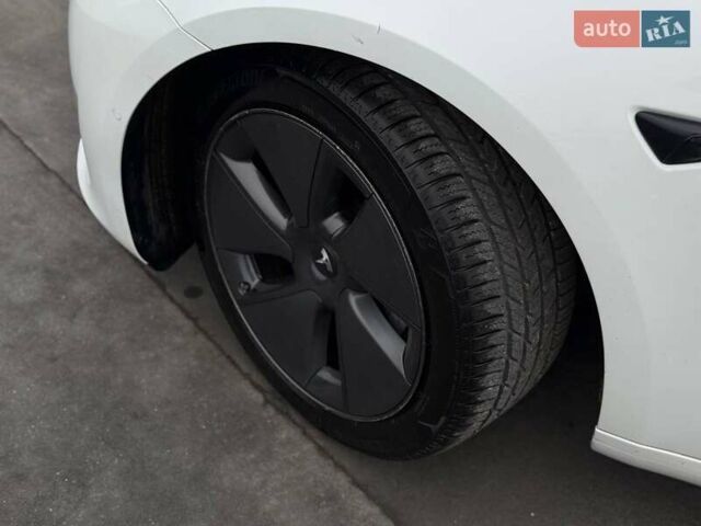 Білий Тесла Модель 3, об'ємом двигуна 0 л та пробігом 185 тис. км за 13900 $, фото 3 на Automoto.ua