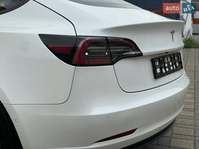 Белый Тесла Модель 3, объемом двигателя 0 л и пробегом 34 тыс. км за 18000 $, фото 52 на Automoto.ua