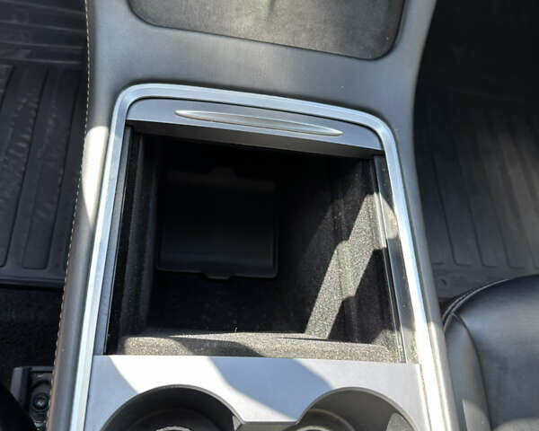 Белый Тесла Модель 3, объемом двигателя 0 л и пробегом 55 тыс. км за 18999 $, фото 11 на Automoto.ua