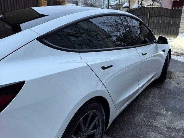 Білий Тесла Модель 3, об'ємом двигуна 0 л та пробігом 132 тис. км за 18700 $, фото 2 на Automoto.ua