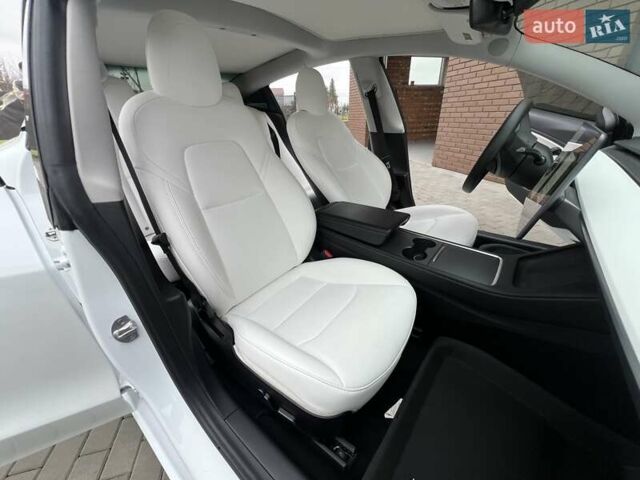 Белый Тесла Модель 3, объемом двигателя 0 л и пробегом 74 тыс. км за 21999 $, фото 8 на Automoto.ua