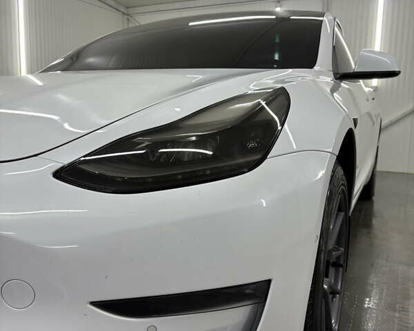 Білий Тесла Модель 3, об'ємом двигуна 0 л та пробігом 113 тис. км за 20200 $, фото 18 на Automoto.ua