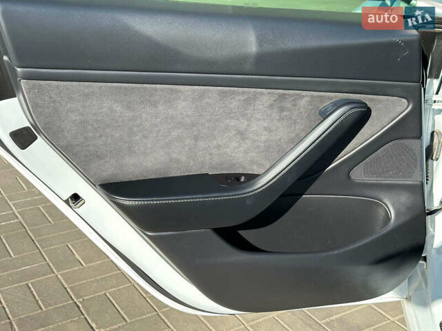 Білий Тесла Модель 3, об'ємом двигуна 0 л та пробігом 70 тис. км за 22340 $, фото 14 на Automoto.ua