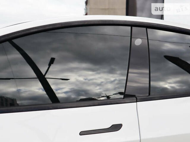 Белый Тесла Модель 3, объемом двигателя 0 л и пробегом 35 тыс. км за 21000 $, фото 32 на Automoto.ua