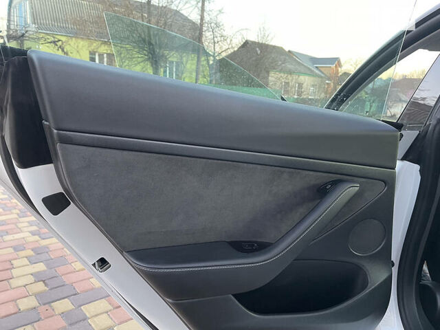 Білий Тесла Модель 3, об'ємом двигуна 0 л та пробігом 34 тис. км за 19500 $, фото 30 на Automoto.ua