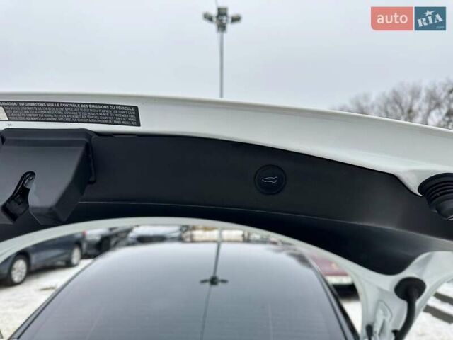 Белый Тесла Модель 3, объемом двигателя 0 л и пробегом 37 тыс. км за 17999 $, фото 42 на Automoto.ua