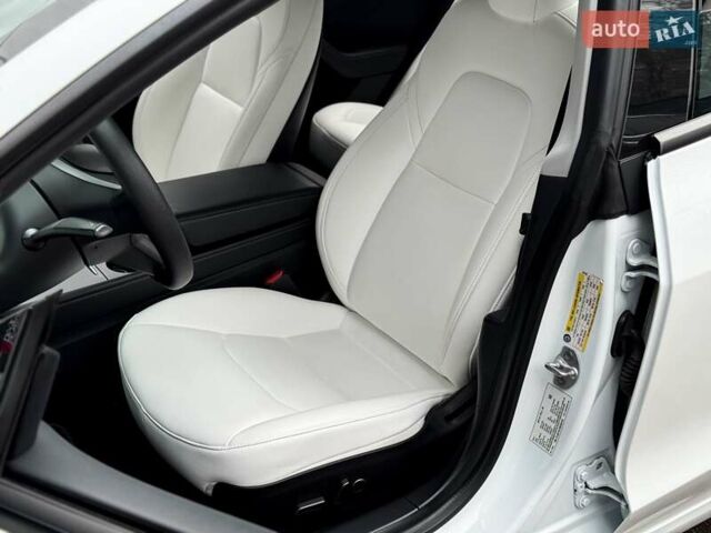 Белый Тесла Модель 3, объемом двигателя 0 л и пробегом 85 тыс. км за 19000 $, фото 12 на Automoto.ua