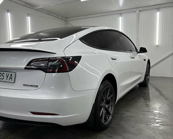 Білий Тесла Модель 3, об'ємом двигуна 0 л та пробігом 113 тис. км за 20200 $, фото 48 на Automoto.ua