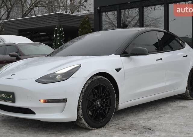 Белый Тесла Модель 3, объемом двигателя 0 л и пробегом 37 тыс. км за 17999 $, фото 3 на Automoto.ua