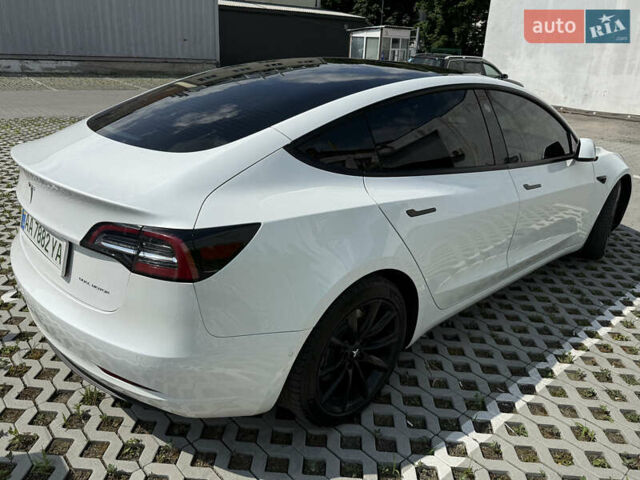 Білий Тесла Модель 3, об'ємом двигуна 0 л та пробігом 49 тис. км за 35000 $, фото 4 на Automoto.ua