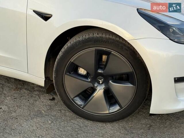 Білий Тесла Модель 3, об'ємом двигуна 0 л та пробігом 88 тис. км за 20950 $, фото 5 на Automoto.ua