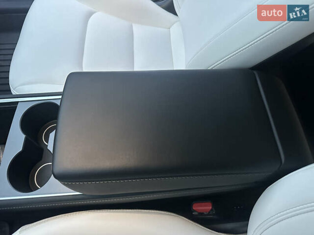 Білий Тесла Модель 3, об'ємом двигуна 0 л та пробігом 78 тис. км за 27700 $, фото 36 на Automoto.ua