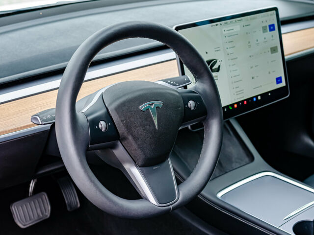 Білий Тесла Модель 3, об'ємом двигуна 0 л та пробігом 15 тис. км за 29999 $, фото 17 на Automoto.ua