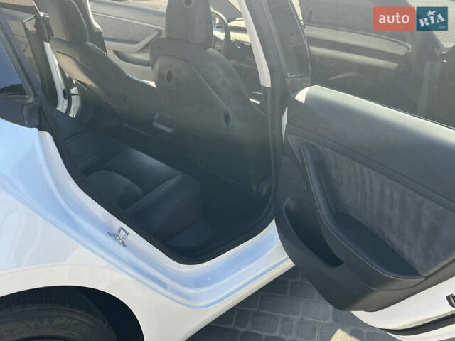 Білий Тесла Модель 3, об'ємом двигуна 0 л та пробігом 39 тис. км за 18500 $, фото 25 на Automoto.ua