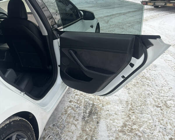 Білий Тесла Модель 3, об'ємом двигуна 0 л та пробігом 145 тис. км за 16500 $, фото 13 на Automoto.ua