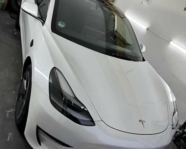 Белый Тесла Модель 3, объемом двигателя 0 л и пробегом 45 тыс. км за 29000 $, фото 24 на Automoto.ua
