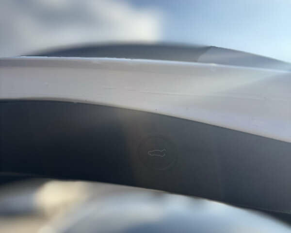 Білий Тесла Модель 3, об'ємом двигуна 0 л та пробігом 106 тис. км за 18900 $, фото 39 на Automoto.ua