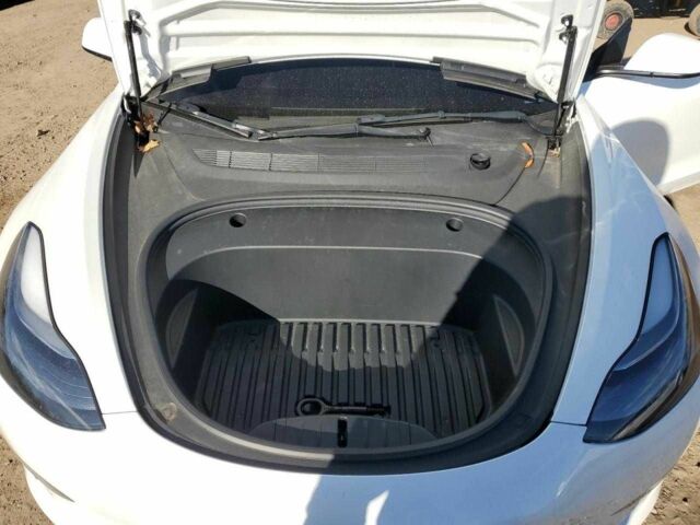 Белый Тесла Модель 3, объемом двигателя 0 л и пробегом 51 тыс. км за 5100 $, фото 10 на Automoto.ua