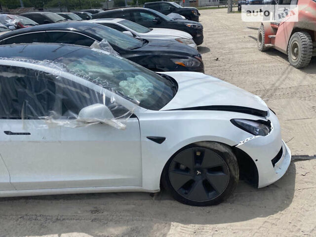 Белый Тесла Модель 3, объемом двигателя 0 л и пробегом 40 тыс. км за 15900 $, фото 1 на Automoto.ua