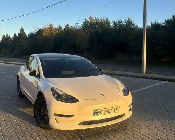 Белый Тесла Модель 3, объемом двигателя 0 л и пробегом 80 тыс. км за 25000 $, фото 1 на Automoto.ua