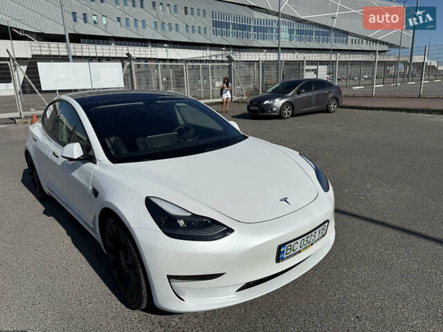Белый Тесла Модель 3, объемом двигателя 0 л и пробегом 68 тыс. км за 27000 $, фото 2 на Automoto.ua