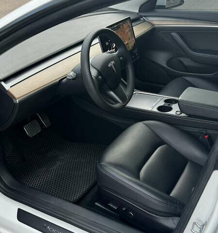 Белый Тесла Модель 3, объемом двигателя 0 л и пробегом 27 тыс. км за 24000 $, фото 12 на Automoto.ua