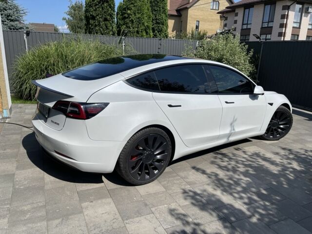 Тесла Модель 3 2021 в Вышгороде на Automoto.ua Белый Тесла Модель 3, объемом двигателя 0 л и пробегом 50 тыс. км за 23500 $, фото 3 на Automoto.ua