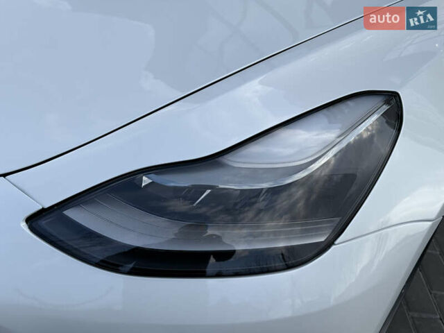 Белый Тесла Модель 3, объемом двигателя 0 л и пробегом 37 тыс. км за 19999 $, фото 80 на Automoto.ua